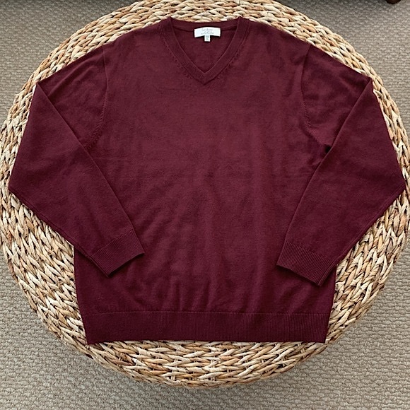 Turnbury Fine Merino Wool V-Neck Sweater - Picture 2 of 9